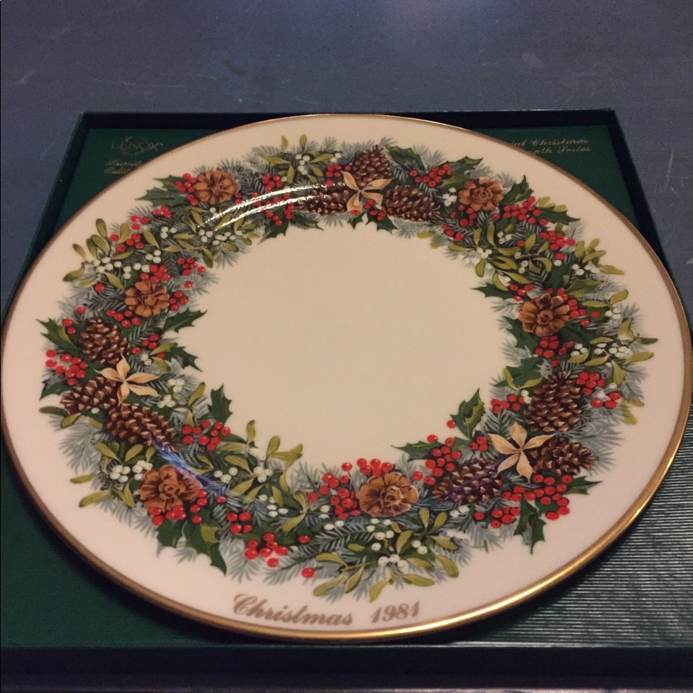Virginia Lenox Plate Christmas Wreath Plate by Lenox